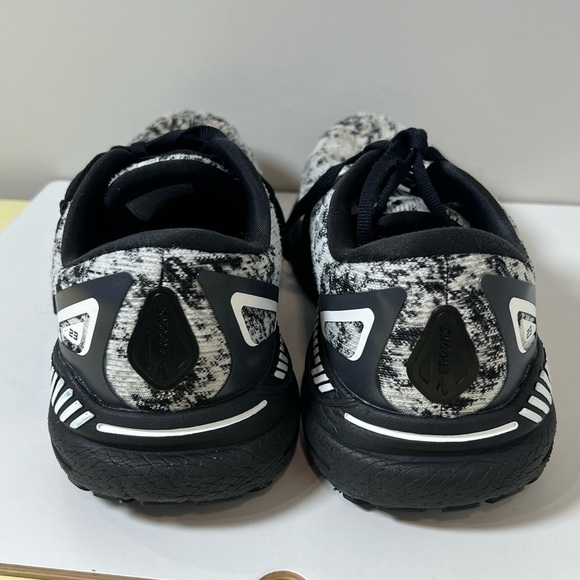 Brooks Size 12 Adrenaline GTS 23 Lightweight Zebra Black White Running Shoe - Picture 7 of 13